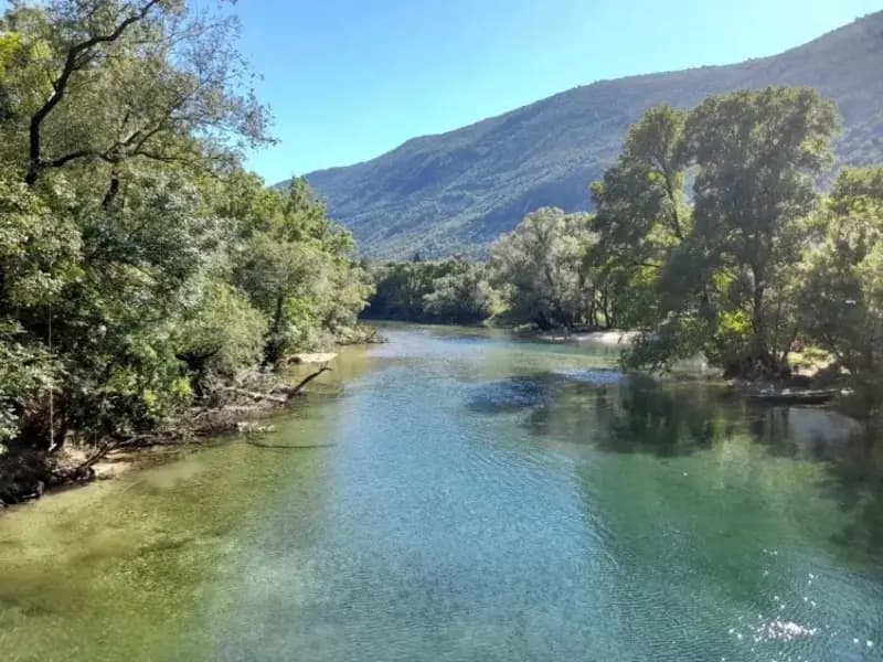 Podgorica'da, Zeta Nehri kıyısında 3.025 m2 arsa.