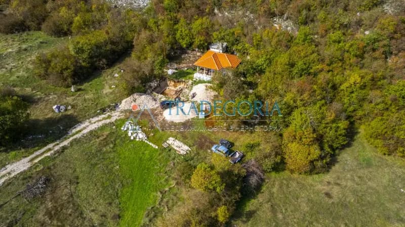 Hitno se prodaje nova kuca u mjesnoj zajednici Kotor, grad Dragal.