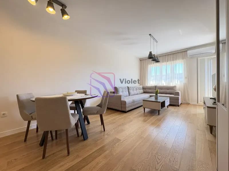 Izdavanje, jednosoban stan, 49m², Central Point, Podgorica