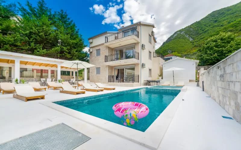 Prodaja, vila, 350m², Stoliv, Kotor