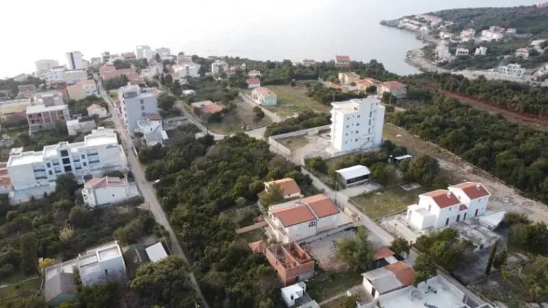 Будівельна ділянка в селищі Утєха в Барі