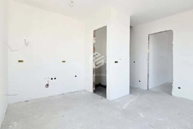 40m2 tek odalı daire + 86m2 bahçe, Konik – Podgorica