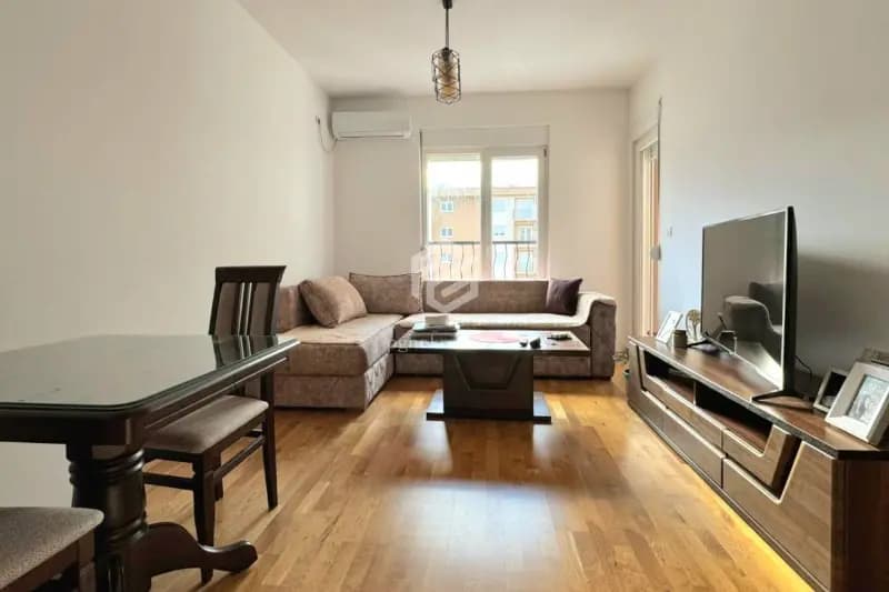 Jednosoban stan 42m2 + parking, Stari aerodrom – Podgorica