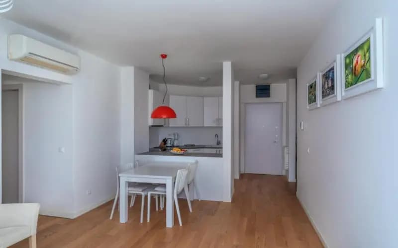 Izdavanje, trosoban stan, 75m², Przno, Budva