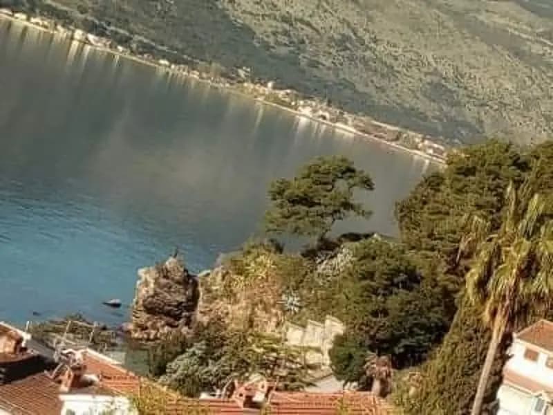 Herceg Novi katı merkezi - UTU ile 3 parsel - denize 70 metre uzaklıkta