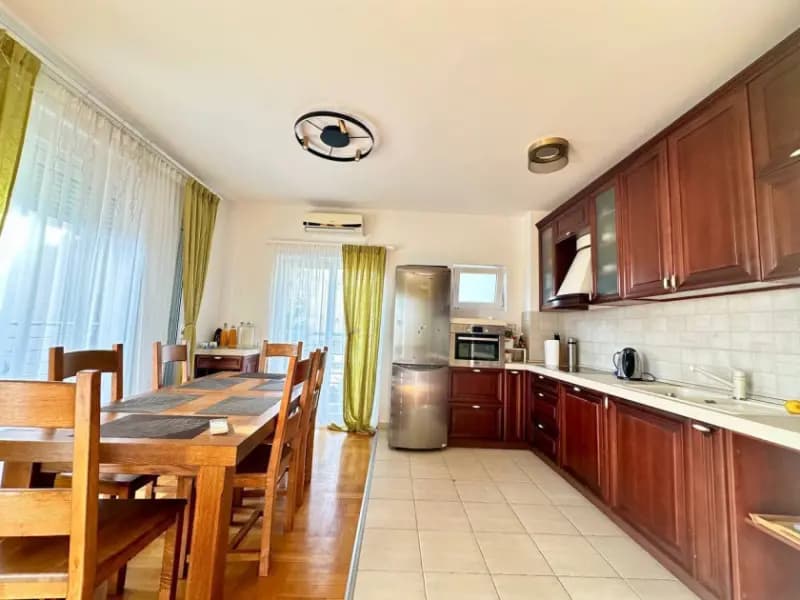 Verkauf, Zweizimmerwohnung, 98m², Bečići, Budva