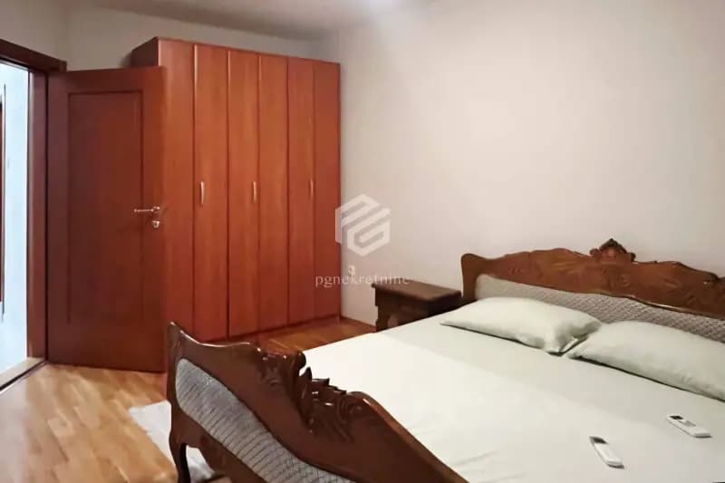 Kuća 220m2 + dvorište 150m2, Konik – Podgorica