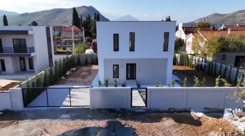 Vermietung, Villa, 225m², Gornja Gorica, Podgorica
