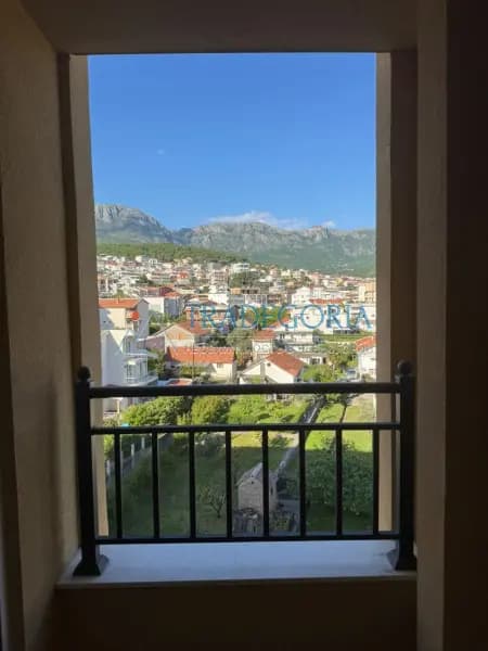 Bar'da, denize sadece 300 metre mesafede, yeni bir binada stüdyo.