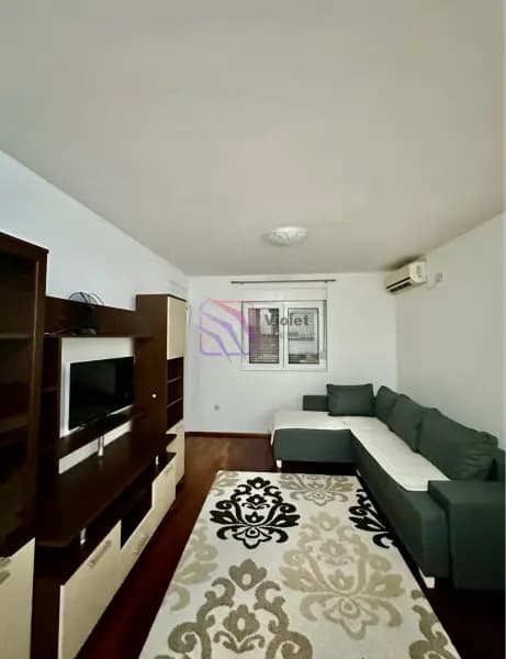 Izdavanje, jednosoban stan, 45m², Stari Aerodrom, Podgorica