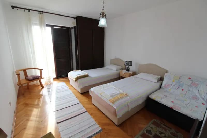 House with 6 bedrooms in the Čeluga neighborhood in Bar