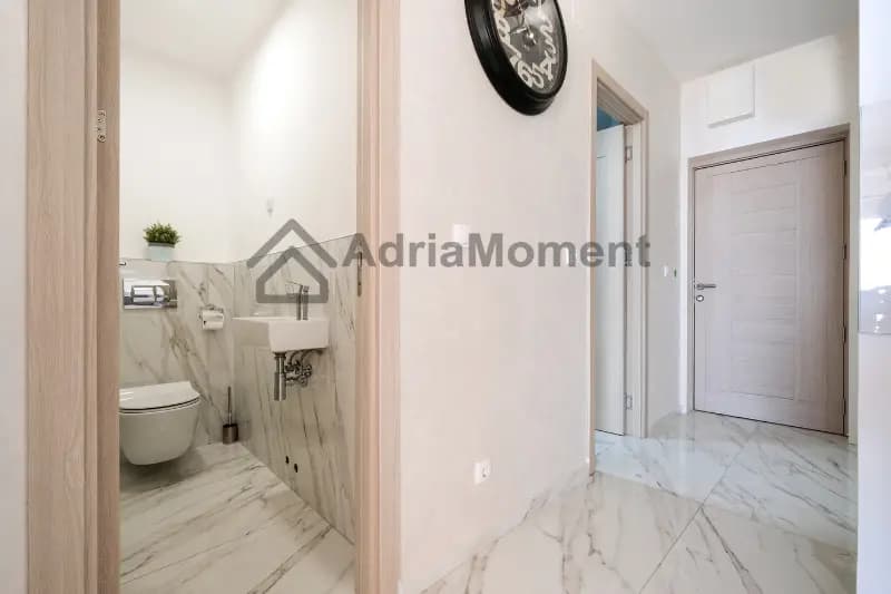 Rafailovići'de birinci sırada modern daire