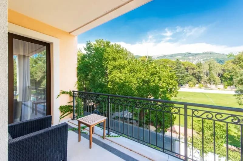 Продаж, двокімнатна квартира, 152м², Тіват