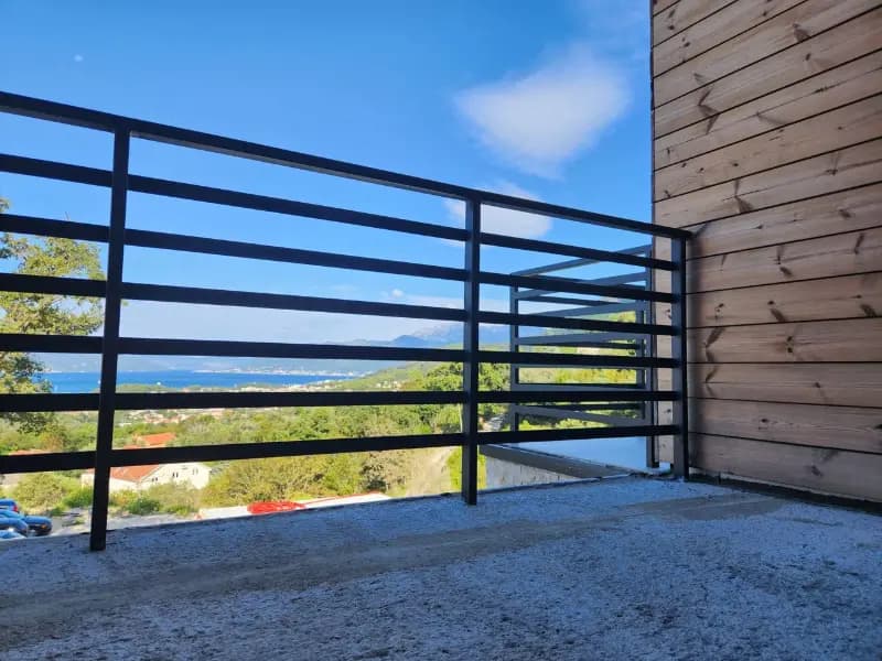 Hitna prodaja townhousa u modernom naselju – Kavac