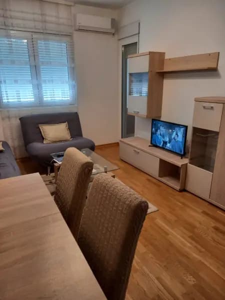 Vermietung, Einzimmerwohnung, 37m², Stari Aerodrom, Podgorica