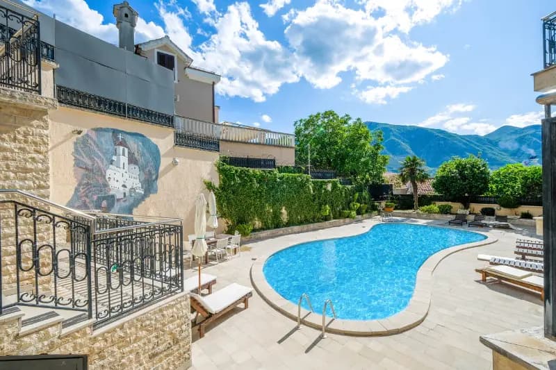İki odalı daire 85 m² – Dobrota'da denize yakın