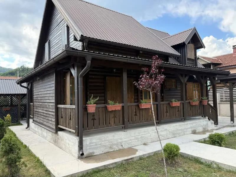 Kolaşin'de Eko Ev — Merkeze 1 km, nehir yakınında