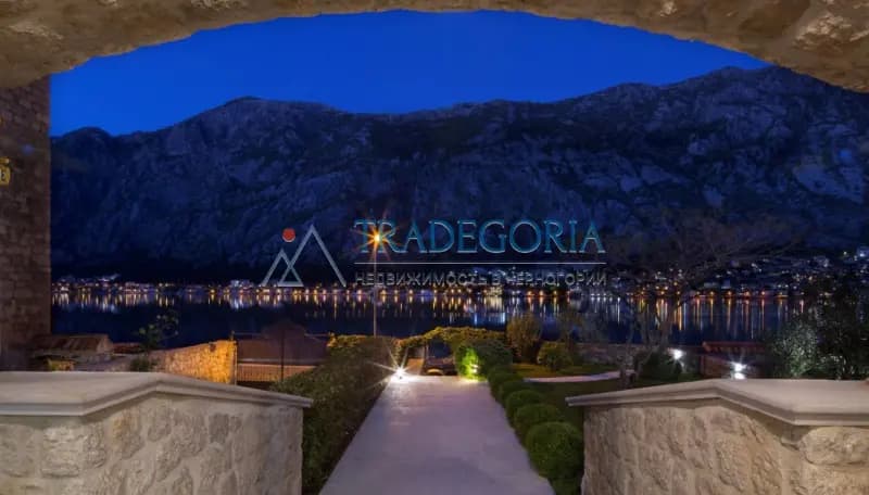Kotor, Prčanj – vila sa placem, na prvoj liniji od mora