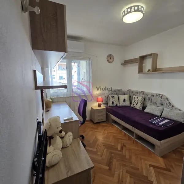 Izdavanje, dvosoban stan, 85m², Rimski trg, Podgorica