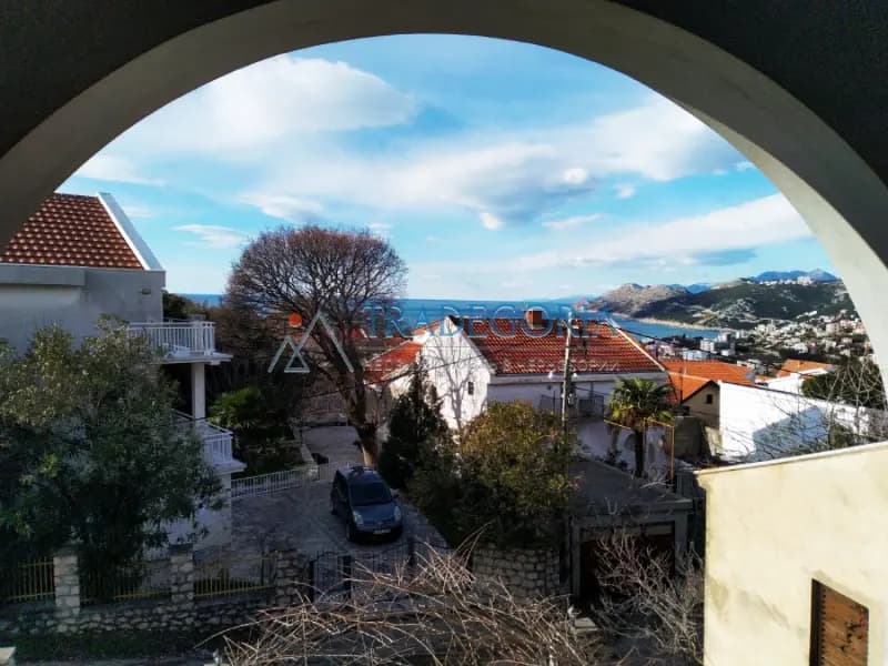 Kuća u izgradnji u Dobroj Vodi