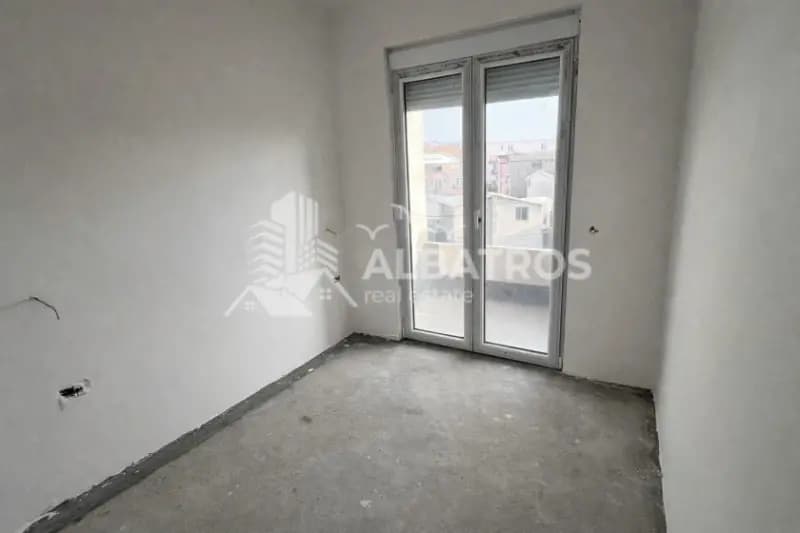 Prodaju se dvosobni stanovi od 77m² u Baru