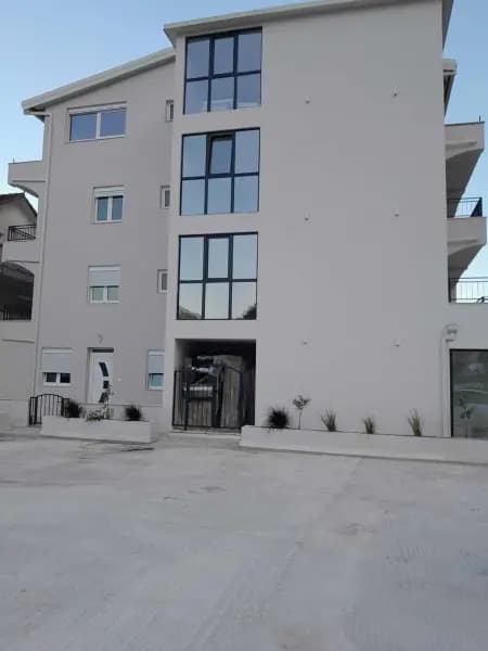 Yeni bir odalı daire – Njivice, Herceg Novi