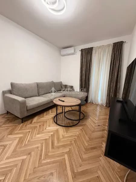Izdavanje, jednosoban Stan, 48m², Stara Varoš, Podgorica
