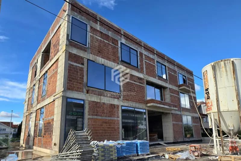 Poslovni objekat 1.100m2 + 10 parking mjesta, Donja Gorica – Podgorica