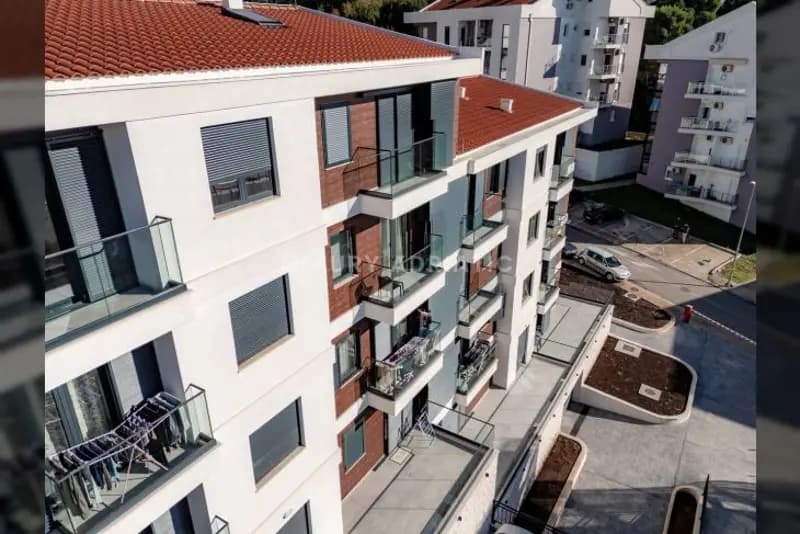 Продаж квартир у новому житловому комплексі в Тіваті