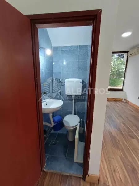 Prodaje se poslovni prostor od 32m² u Baru