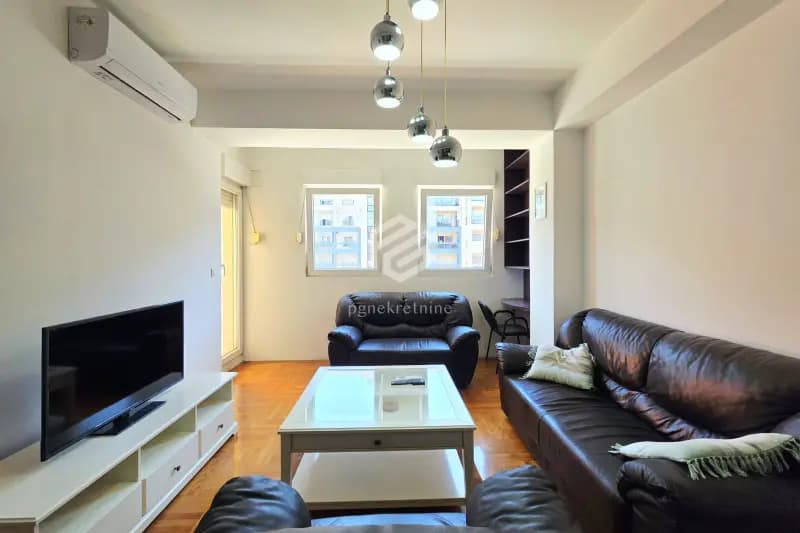 Jednosoban stan 50m2 + 2 parking mjesta, City kvart – Podgorica