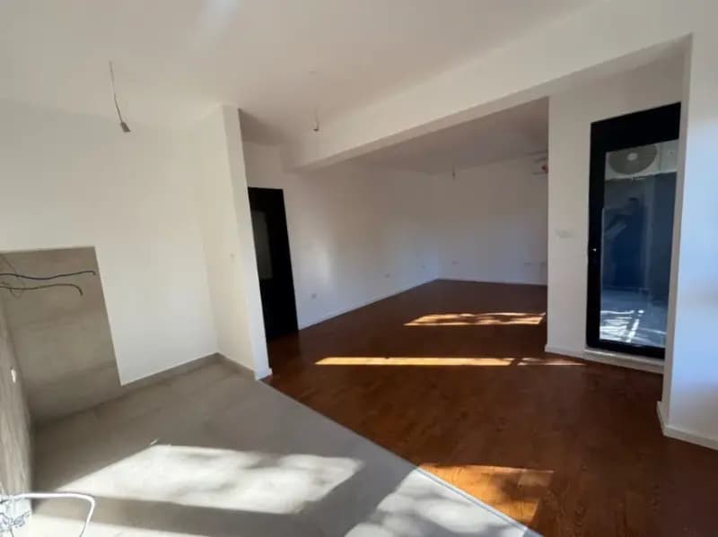 Satılık, iki odalı daire, 68m², Zagorič, Podgorica