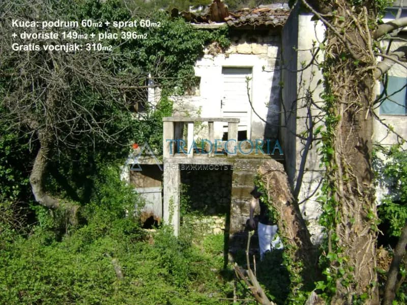 Gemütliches altes Haus zum Verkauf in der malerischen Weinregion, nur wenige Minuten vom Skutarisee entfernt.