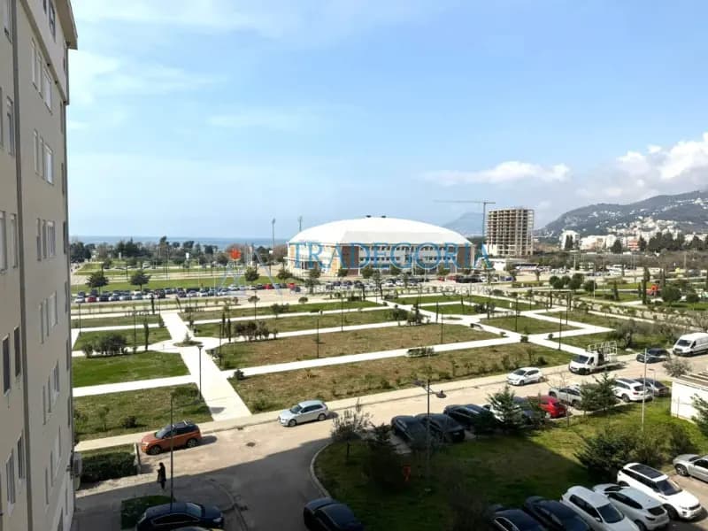 Prostoran stan od 85 m² u centru Bara sa zapanjujućim pogledom na more i planine