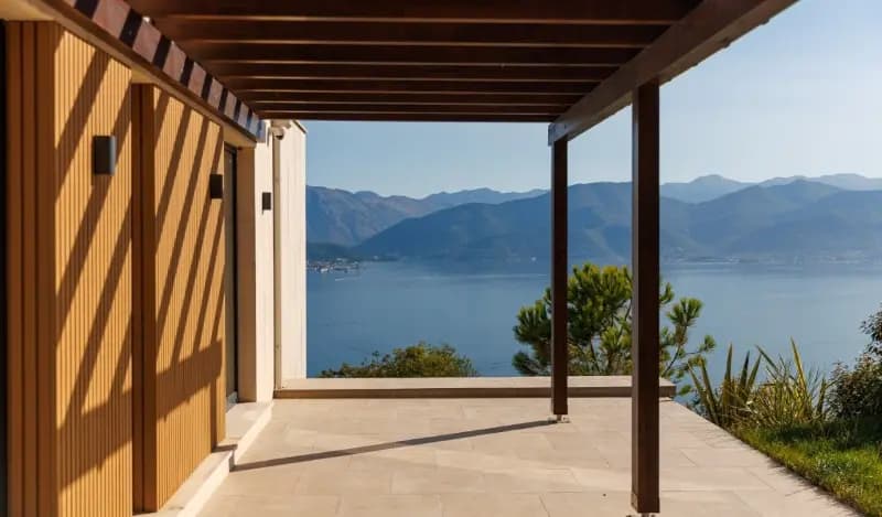 Luštica'da deniz manzaralı iki villa