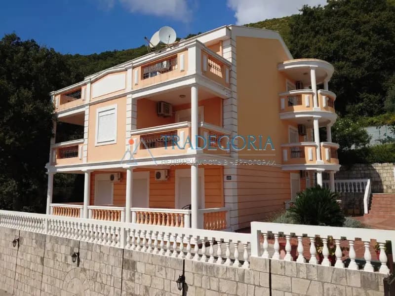 Petrovac'ta harika bir sakin konumda özel villa.