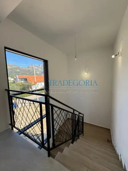 Zum Verkauf steht eine moderne Villa in der Endphase der Bauarbeiten in Bar, Bezirk Polje.