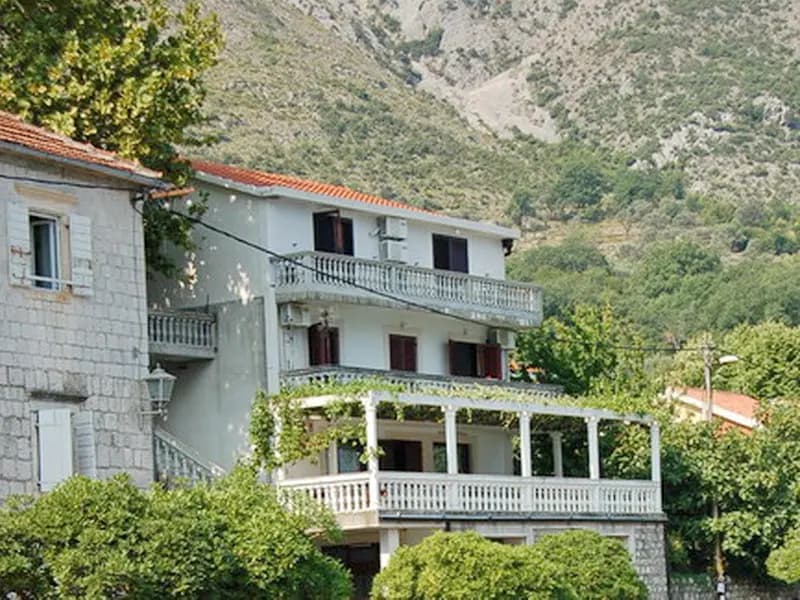 Vila u Prčanju br. 446