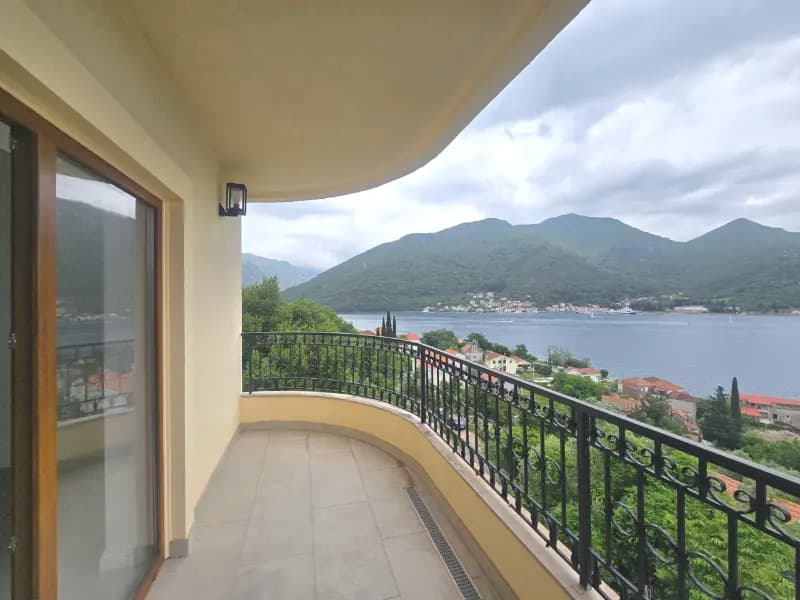 Kamenari'de deniz manzaralı 39 m2 daire.