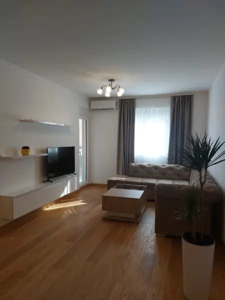 Izdavanje, jednosoban stan, 48m², New City, Podgorica