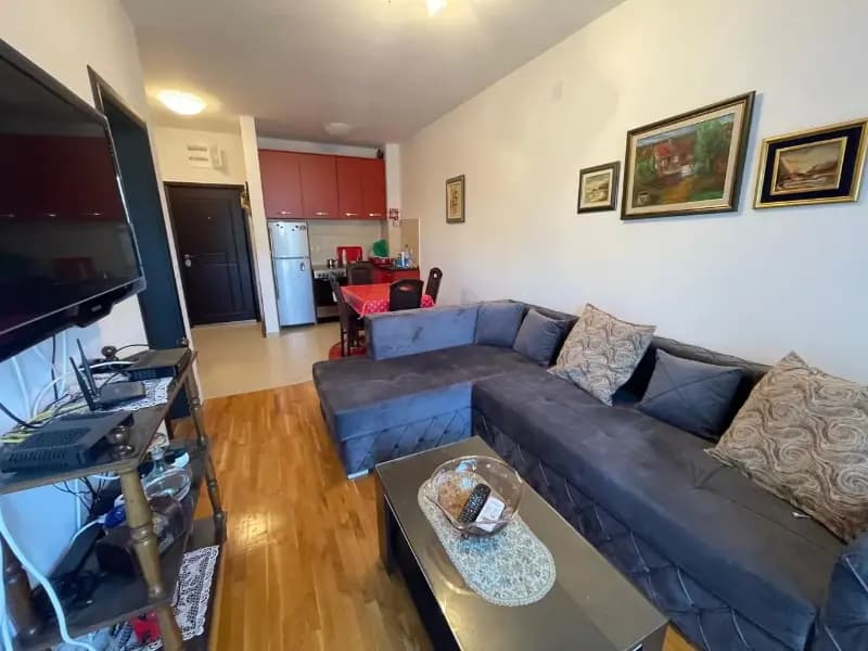 Izdavanje, dvosoban stan, 40m², Bečići, Budva