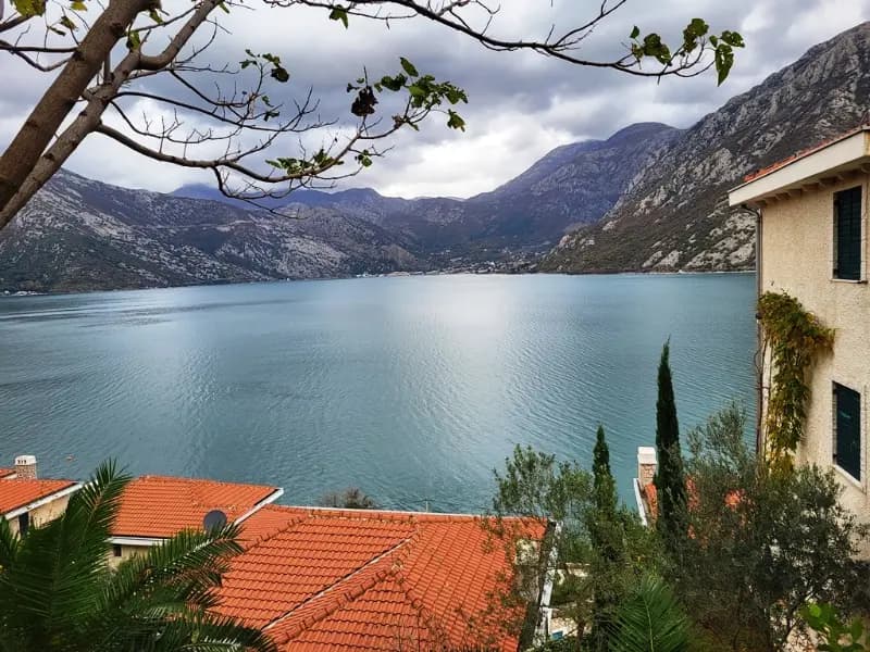 Satılık, üç odalı daire, 126m², Kotor