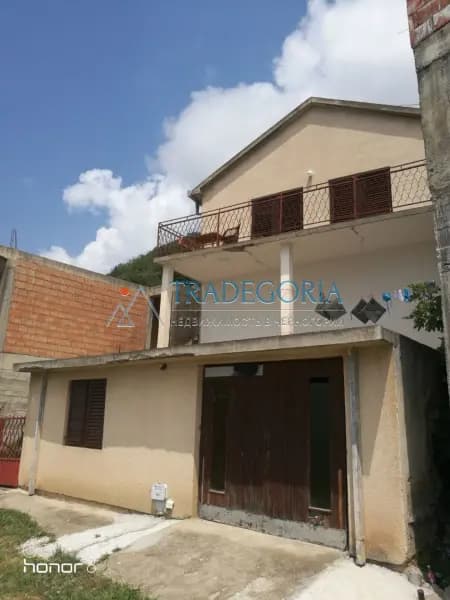 Dreistöckiges legales Haus mit Meerblick in Šušanj, Bar