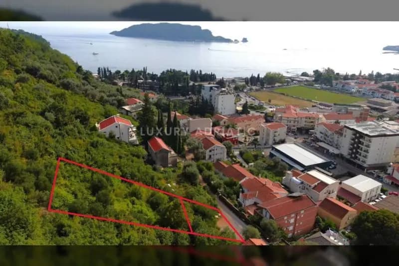 Budva'da 2.188 m2 inşaat alanı için arsa