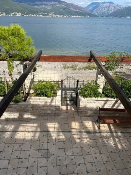 Vila na prvoj liniji mora - Luštica, Krašići