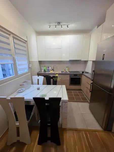Dvosoban stan 72m2, Blok 9