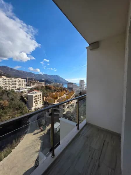 Havuz ve spa merkezi bulunan yeni komplekste iki odalı daire