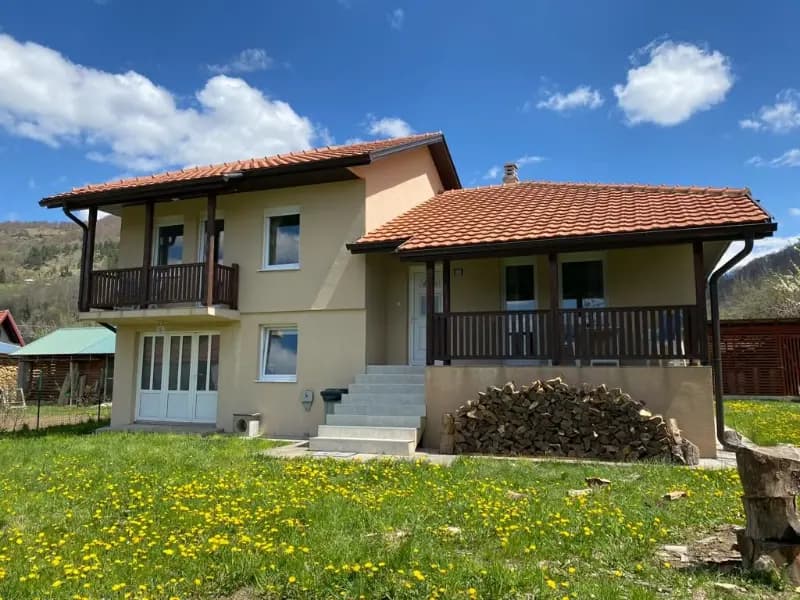 Kolašin, Polje'de 2 katlı ev