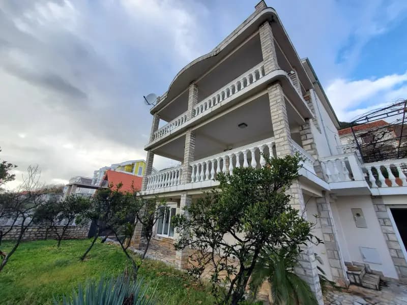 Bijeloj'de Otel №1635