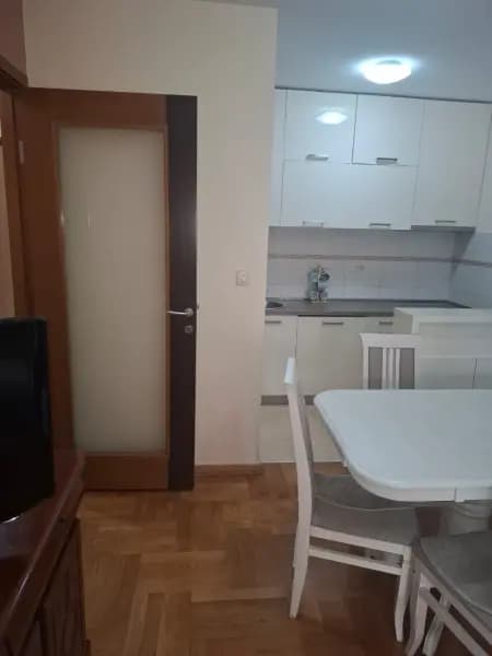 Vermietung, Einzimmerwohnung, 41m², Stari Aerodrom, Podgorica